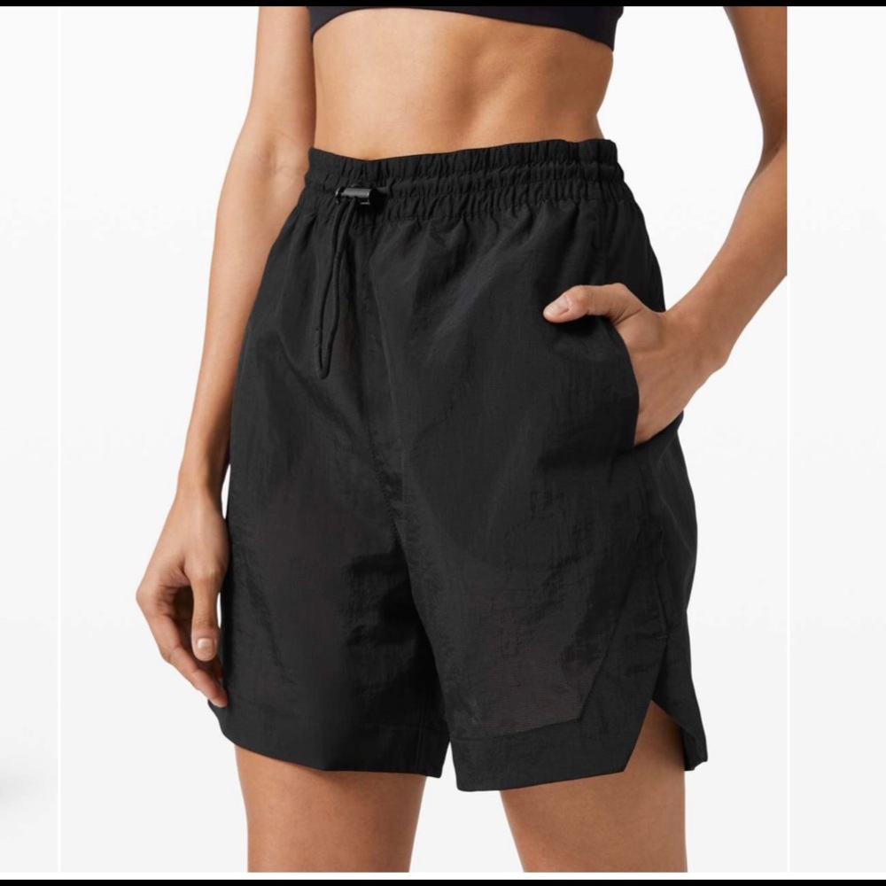 Lululemon Clear Intention Short, Black, size 4, new with tags